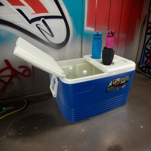 Lodówka turystyczna 60L Kamai Coolbox na wkłady mrożące, niebieska z miejscem na butelki na pokrywie Lodówka turystyczna 60L Kamai Coolbox na wkłady mrożące, niebieska z miejscem na butelki na pokrywie