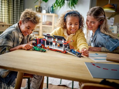60445 - LEGO City - F1® Ciężarówka z bolidami RB20 i AMR24 F1® 60445 - LEGO City - F1® Ciężarówka z bolidami RB20 i AMR24 F1®