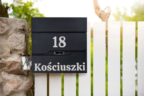 Skrzynka pocztowa na listy Vidar czarna z napisami Skrzynka pocztowa na listy Vidar czarna z napisami