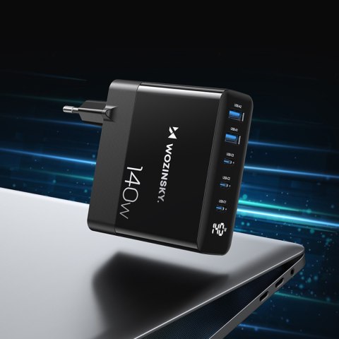 Ładowarka sieciowa 100-240V GaN 140W 3x USB-C / 2x USB-A czarna Ładowarka sieciowa 100-240V GaN 140W 3x USB-C / 2x USB-A czarna