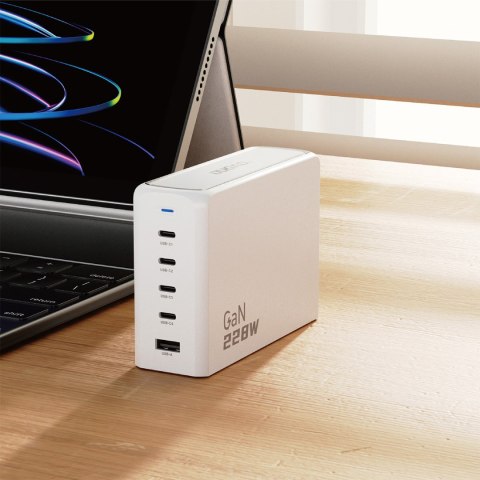 Ładowarka sieciowa stacja ładowania GaN 1x USB-A 4x USB-C PD 228W z kablem 1.5m biała Ładowarka sieciowa stacja ładowania GaN 1x USB-A 4x USB-C PD 228W z kablem 1.5m biała