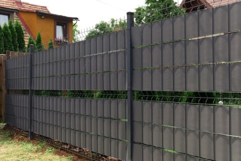 Taśma ogrodzeniowa ROLKA 26mb BASIC 19cm PROTECTO™ GRAFIT Taśma ogrodzeniowa ROLKA 26mb BASIC 19cm PROTECTO™ GRAFIT