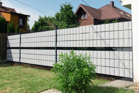 Taśma ogrodzeniowa ROLKA 26mb BASIC 19cm PROTECTO™ SZARA Taśma ogrodzeniowa ROLKA 26mb BASIC 19cm PROTECTO™ SZARA