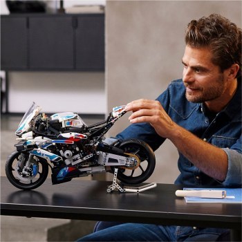 LEGO TECHNIC 42130 BMW M 1000 RR LEGO TECHNIC 42130 BMW M 1000 RR