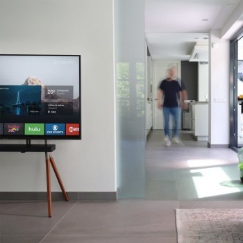 Stojak One For All WM7481 FALCON dla TV 32-70'' z drewnianymi nóżkami + soundbar Stojak One For All WM7481 FALCON dla TV 32-70'' z drewnianymi nóżkami + soundbar