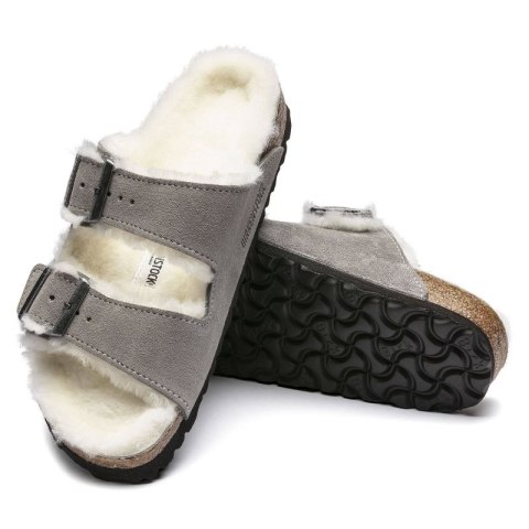 Klapki damskie/męskie ocieplane Birkenstock Arizona Shearling Stone Coin zamsz z wełną owczą regular szerokie (1017402) Klapki damskie/męskie ocieplane Birkenstock Arizona Shearling Stone Coin zamsz z wełną owczą regular szerokie (1017402)