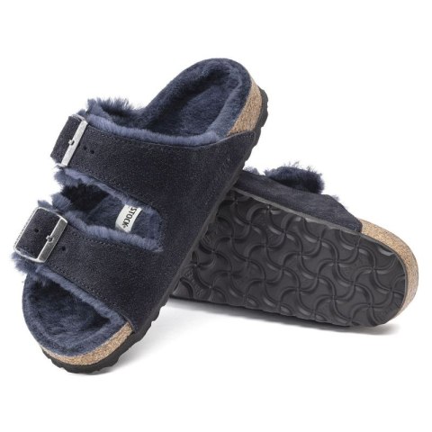Klapki ocieplane Birkenstock Arizona VL Shearling Midnight skóra zamszowa szerokie regular (1020592) Klapki ocieplane Birkenstock Arizona VL Shearling Midnight skóra zamszowa szerokie regular (1020592)