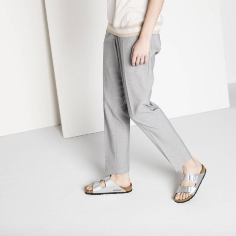 Klapki damskie Birkenstock srebrne Arizona Birko-Flor Silver regular szerokie (1012282) Klapki damskie Birkenstock srebrne Arizona Birko-Flor Silver regular szerokie (1012282)
